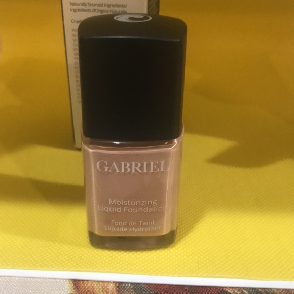 Gabriel Cosmetics Moisturizing Liquid Foundation Shade Soft Beige. - Picture 5 of 5